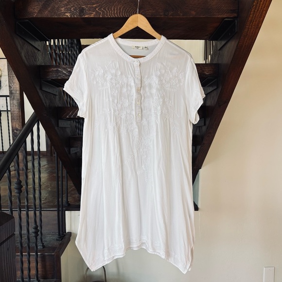 DYLAN White Floral Embroidered Dress - Picture 3 of 17